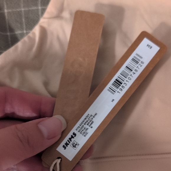 Seamless Nude Bralette - Picture 3 of 3